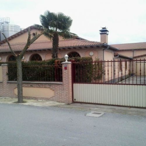 Puerta de acceso a bodega